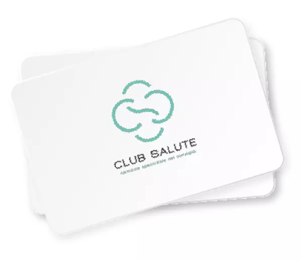 Carta fedeltà con logo stilizzato di nuvole verde acqua e testo CLUB SALUTE, enfatizza benessere e salute.