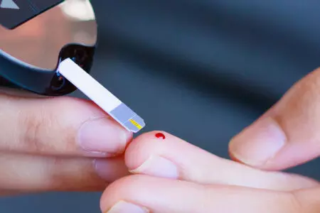 Autoanalisi del sangue: test colesterolo e glicemia